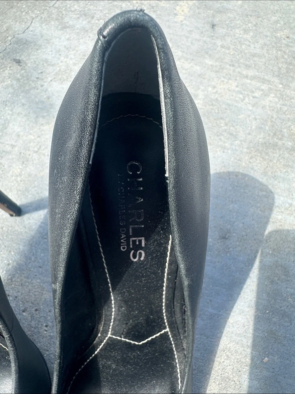 Charles David Black Pointed Toe Pumps with Sleek Silhouette